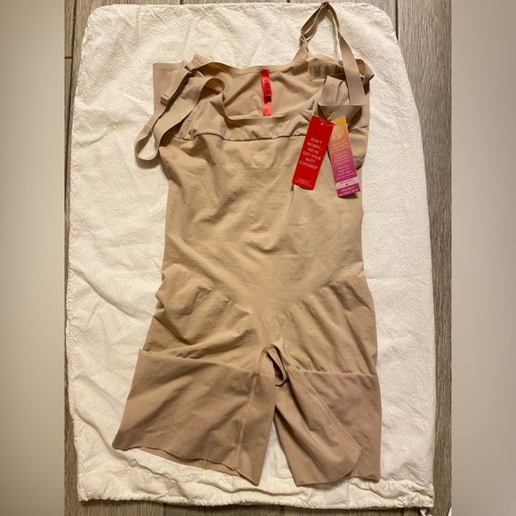 Bundle Deal Nude Body Slimmer and Black Camisole - Picture 1 of 9